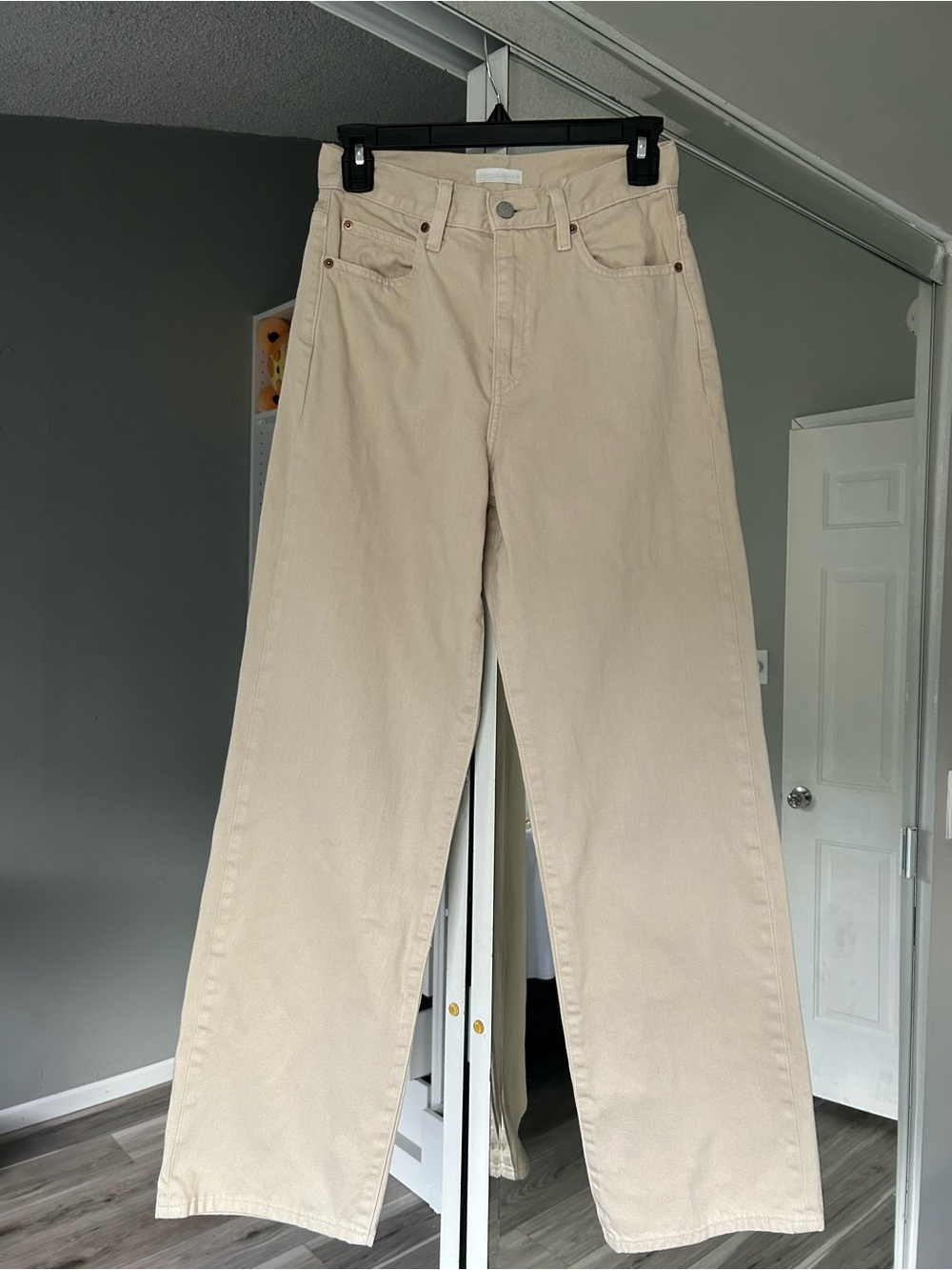 Uniqlo Women’s Straight Leg Jeans in Cream